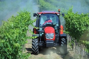 Traktor McCormick X4