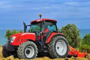 Traktor McCormick X6