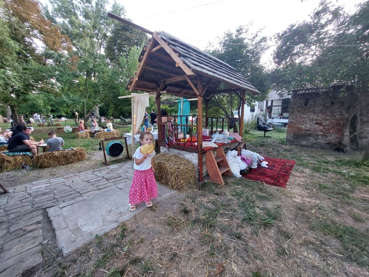 Slama land art