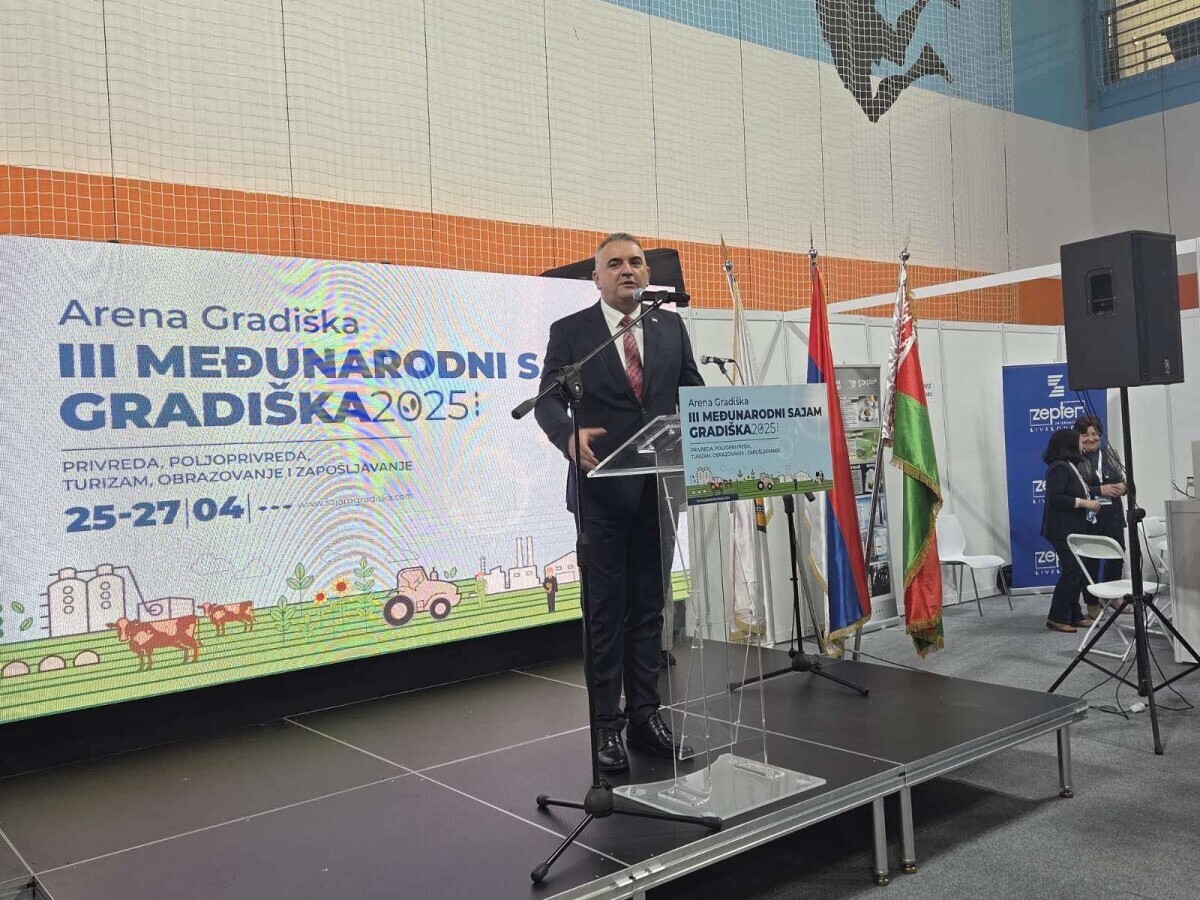 Savo Minić za govornicom