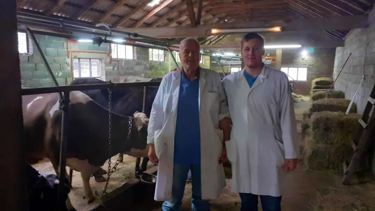 Salković (lijevo) s mađim kolegom