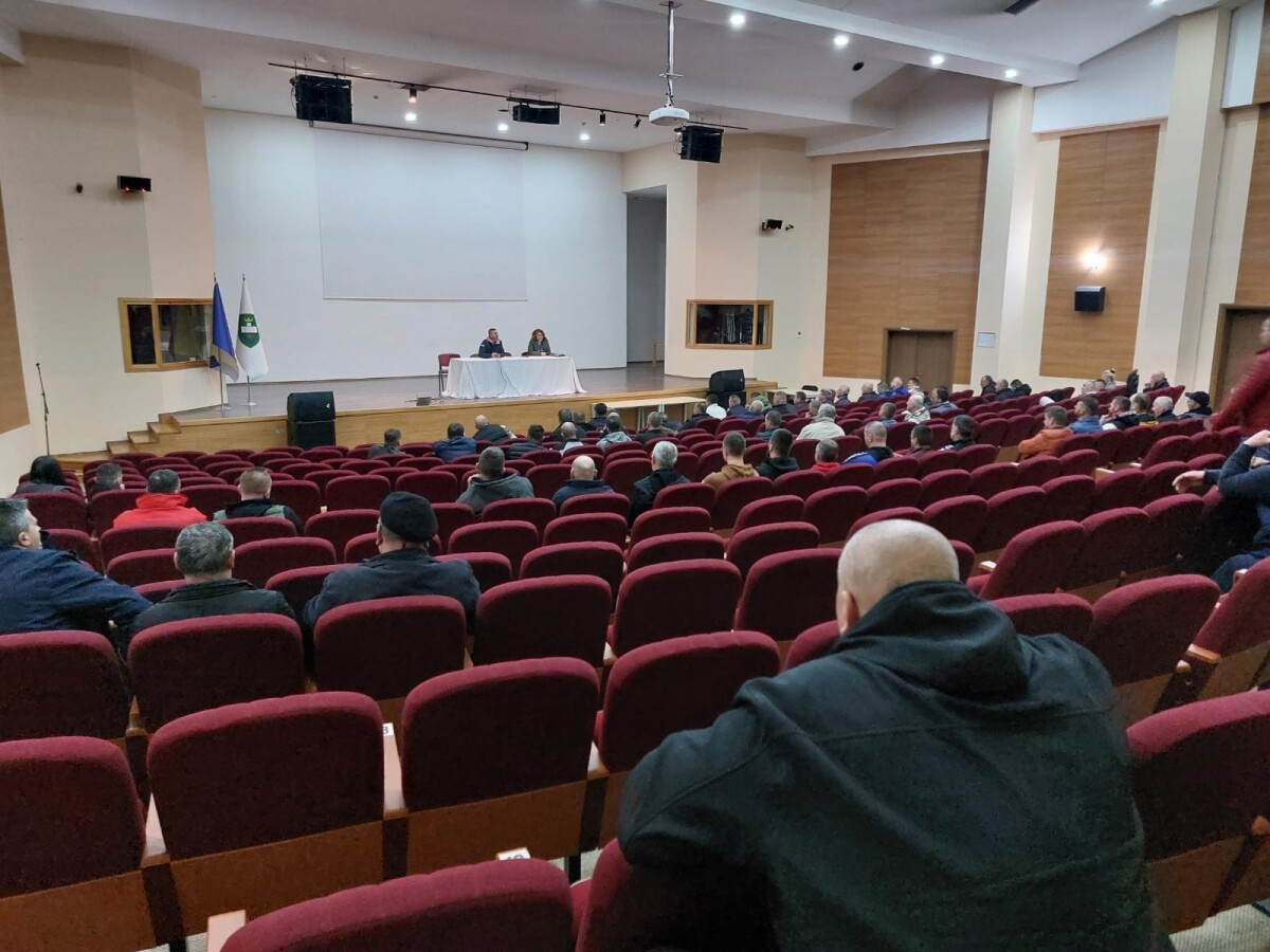 "Meggle" najavio smanjenje otkupa mlijeka za skoro 50 posto: "Ovo je omča oko vrata farmerima" Sastanak u Visokom