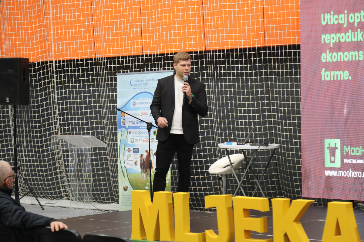 Matija Stupar tokom prezentacije na Savjetovanju mljekara