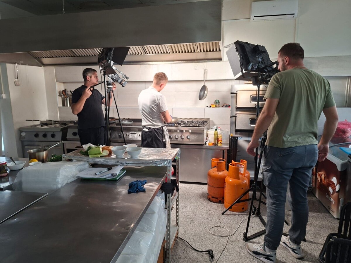 Snimaju serijal od 12 epizoda