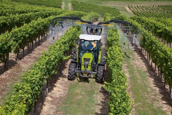 CLAAS Elios u vinogradu