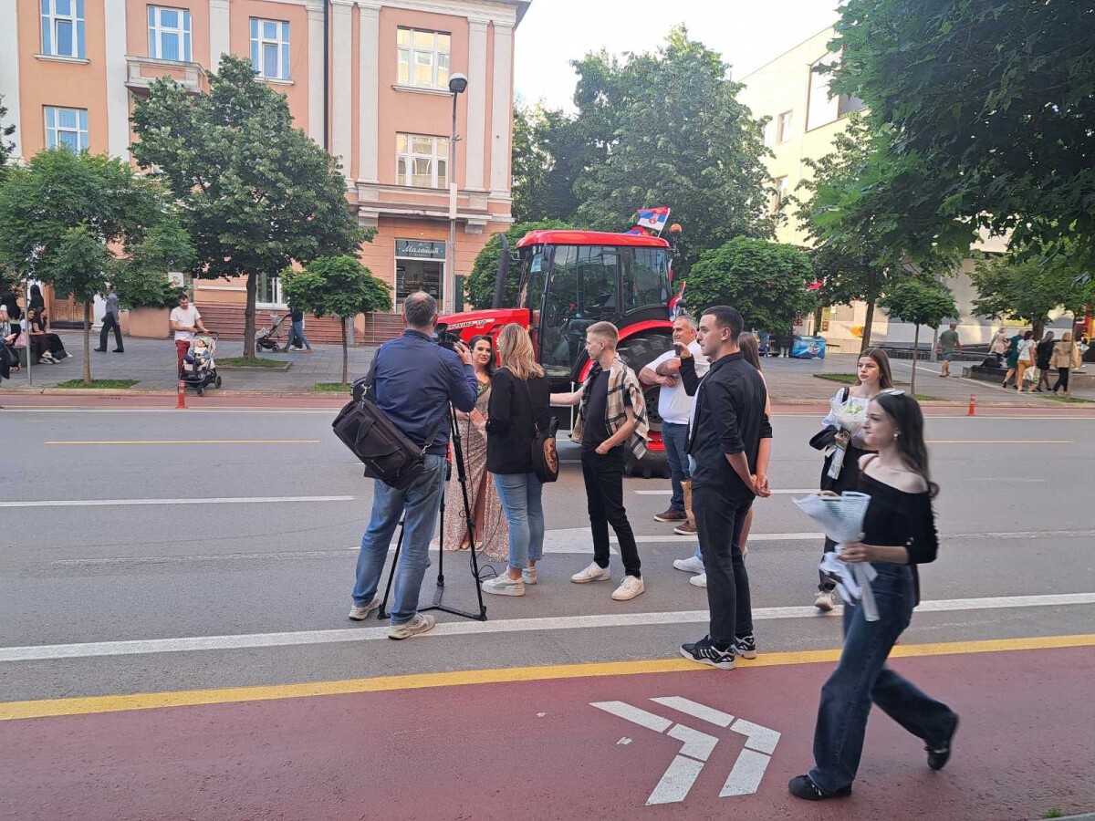 Nedeljka daje izjavu medijima