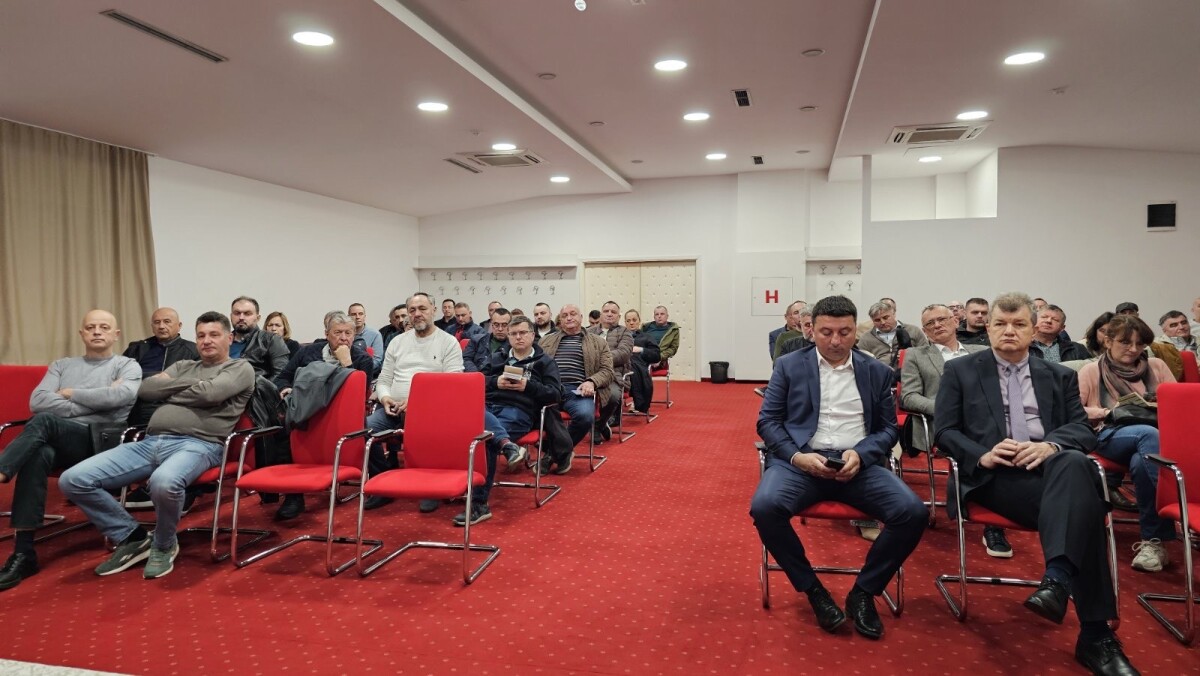 ljudi u publici u sali