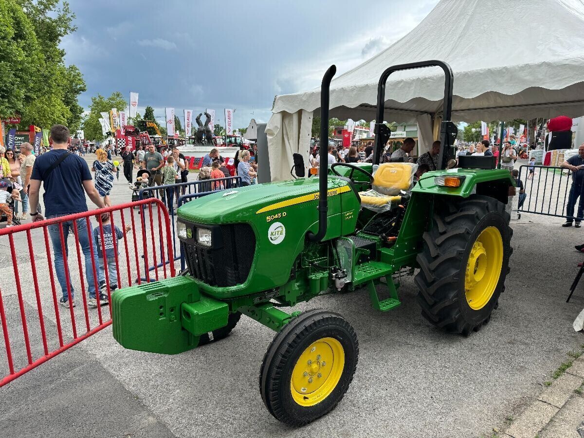 John Deere traktor