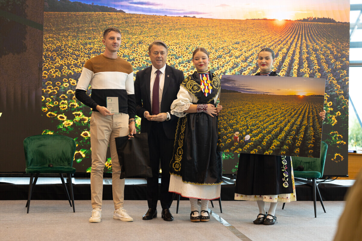 Uručenje nagrada na konferenciji Agrorocks u Osijeku
