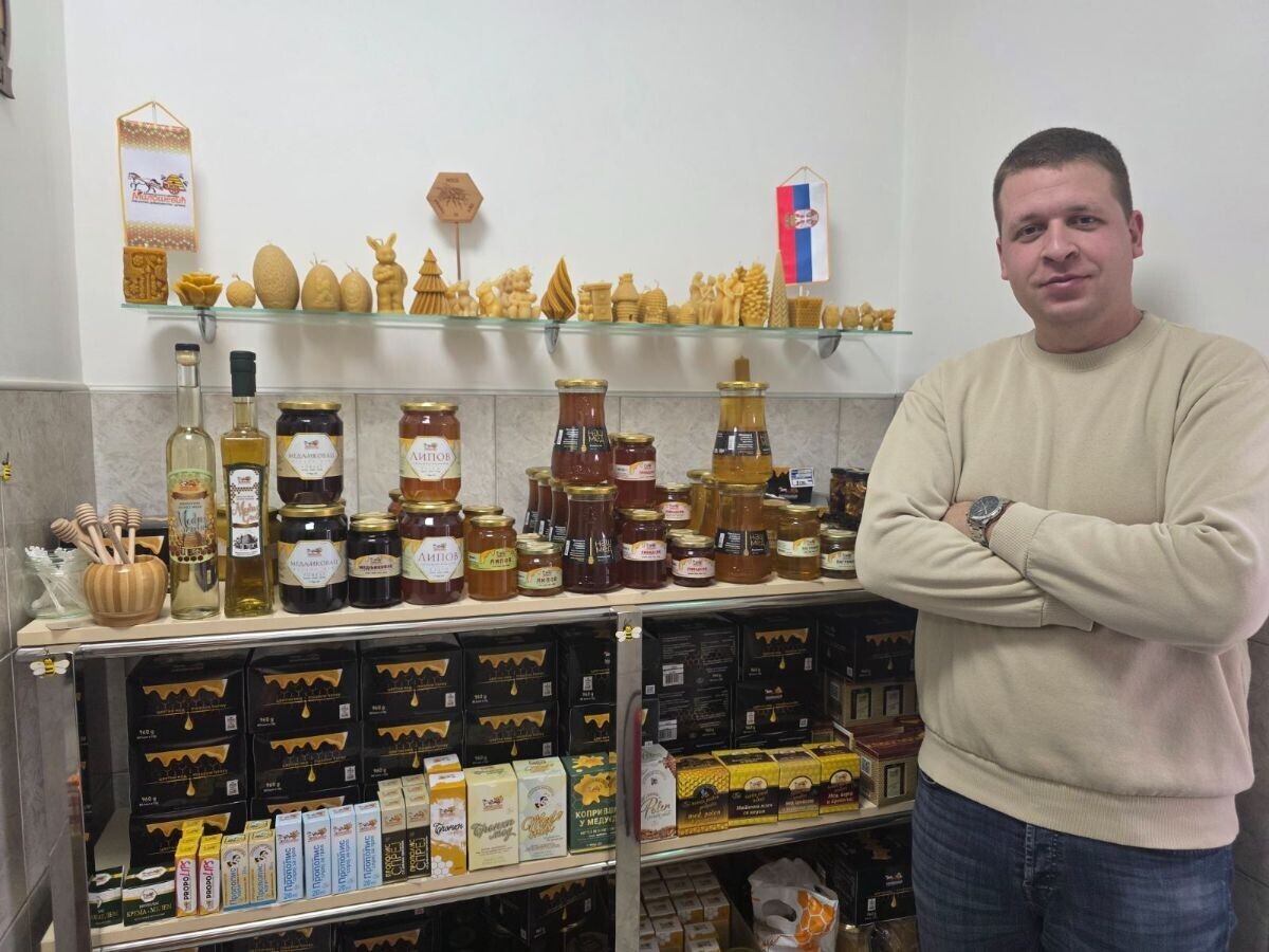 Nemanja pored proizvoda