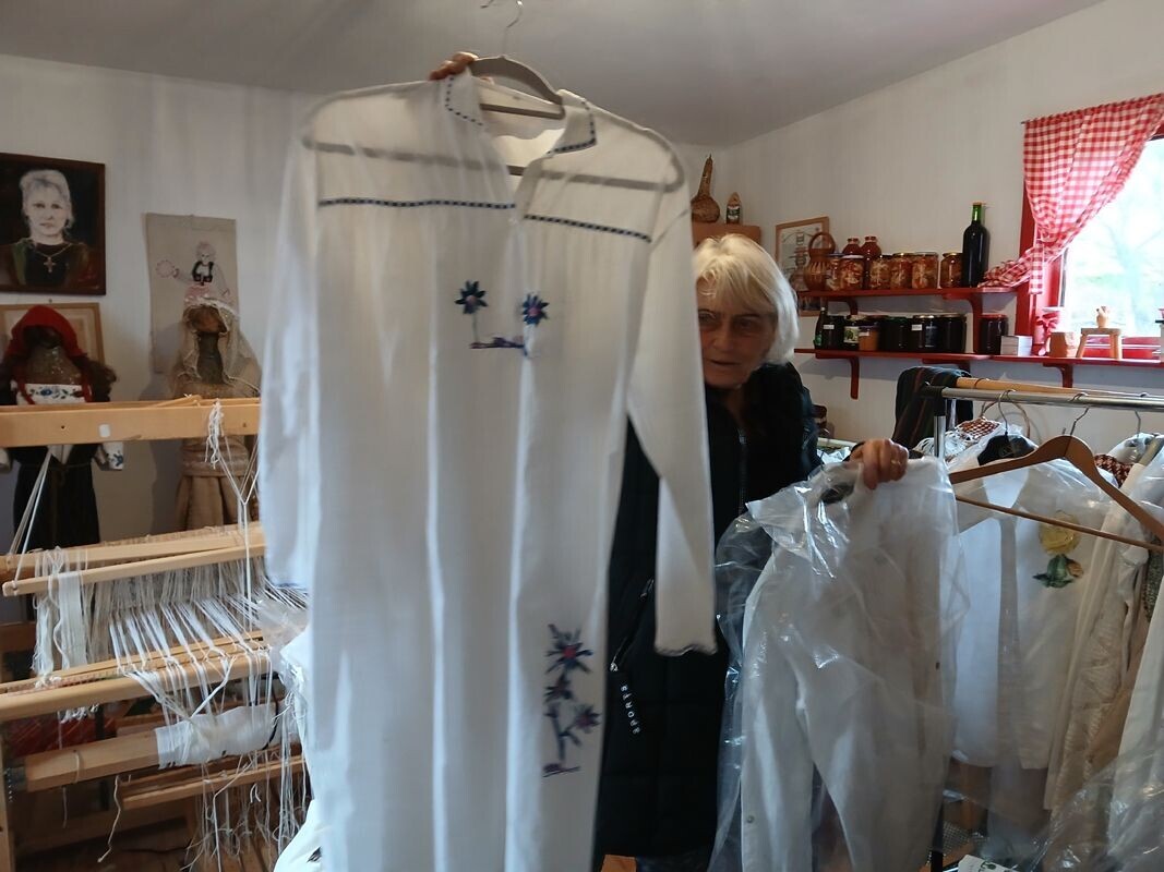 Ljubenka sa košuljom