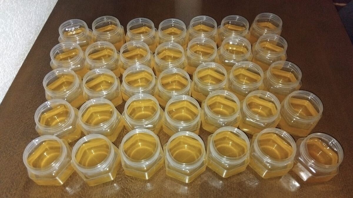 guščija mast u malim posudama