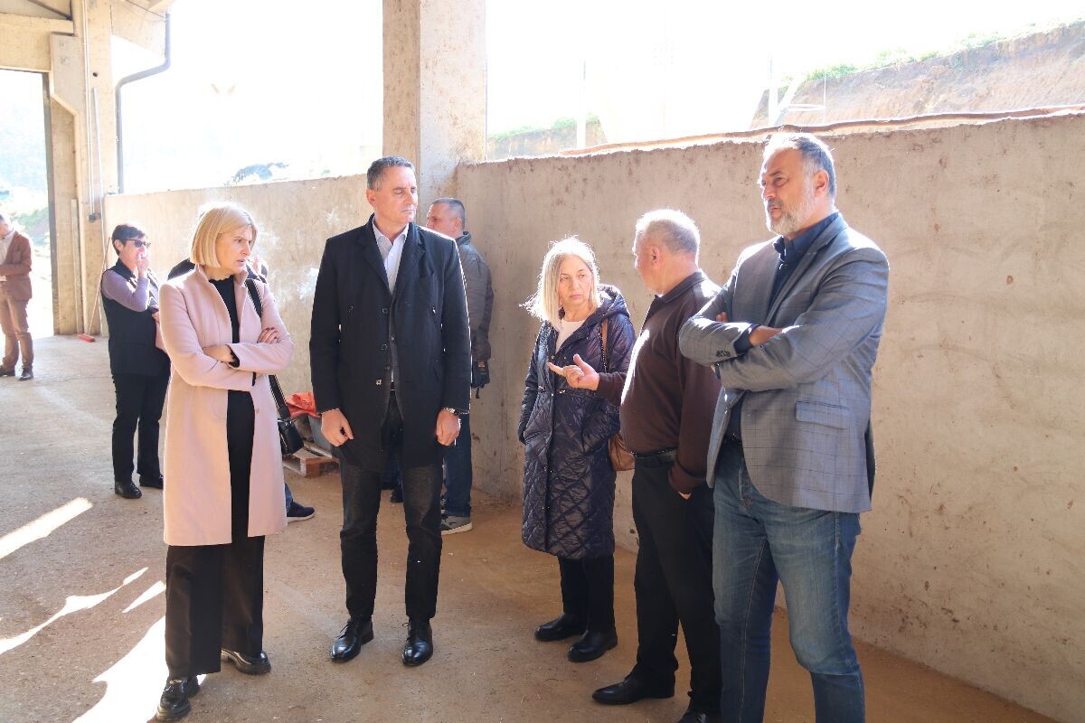 Gradonačelnik Žunić ponosan na najveću farmu u Derventi