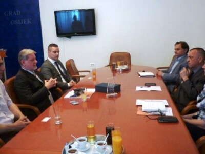 Gradonačelnik Osijeka je primio direktora Klastera poljomehanizacije Željka Erkapića te predstavnike osnivača Klastera iz Osijeka – OLT d.d. i Eurometal d.o.o.
