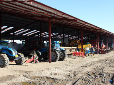 Brojni traktori i priključci Brojni traktori i priključci