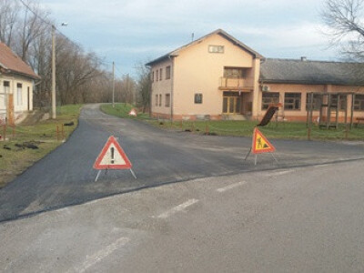 Cesta u naselju Uštici