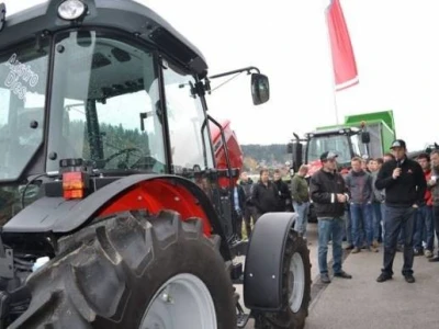 Super 6 demo tour Massey Ferguson