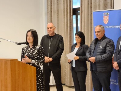 13. MEĐUNARODNI PČELARSKI SAJAM DALMATINA U SPLITU 13. MEĐUNARODNI PČELARSKI SAJAM DALMATINA U SPLITU