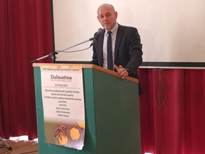 13. MEĐUNARODNI PČELARSKI SAJAM DALMATINA U SPLITU 13. MEĐUNARODNI PČELARSKI SAJAM DALMATINA U SPLITU