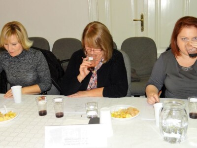 14. Edukacijsko ocjenjivanje kvalitete voćnih rakija i likera u HGK ŽK Osijek