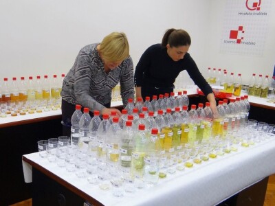 14. Edukacijsko ocjenjivanje kvalitete voćnih rakija i likera u HGK ŽK Osijek