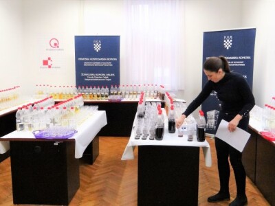 14. Edukacijsko ocjenjivanje kvalitete voćnih rakija i likera u HGK ŽK Osijek