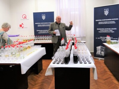 14. Edukacijsko ocjenjivanje kvalitete voćnih rakija i likera u HGK ŽK Osijek