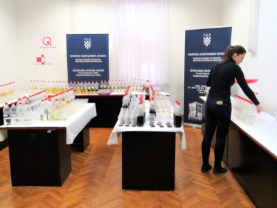 14. Edukacijsko ocjenjivanje kvalitete voćnih rakija i likera u HGK ŽK Osijek