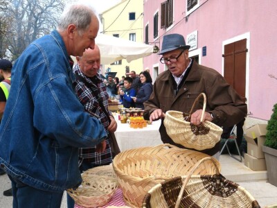 14. Kestenijada u Oprtlju privukla više od nekoliko tisuća posjetitelja