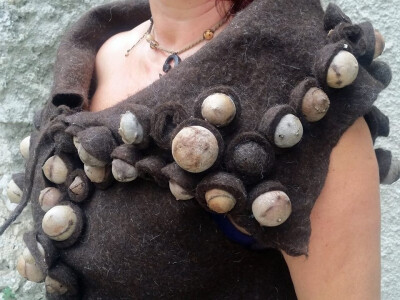 Detalj s haljine od filcane vune