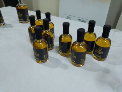 17. ocjenjivanje kvalitete rakija i likera u Semeljcima 17. ocjenjivanje kvalitete rakija i likera u Semeljcima