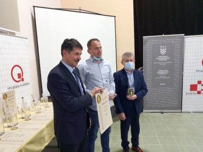 17. ocjenjivanje kvalitete rakija i likera u Semeljcima 17. ocjenjivanje kvalitete rakija i likera u Semeljcima