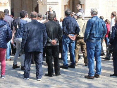 Selca-posjetitelji ispred crkve Krista Kralja