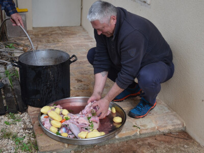 Tuka i krumpiri Tuka i krumpiri