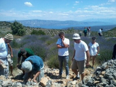 Selo je interesantno za boravak i proučavanje zbog svojih specifičnosti Selo je interesantno za boravak i proučavanje zbog svojih specifičnosti