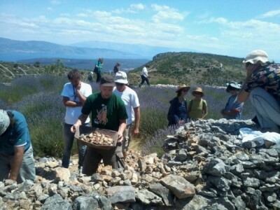 Slaganje prvog reda kamena je uvijek prvi i najteži posao Slaganje prvog reda kamena je uvijek prvi i najteži posao