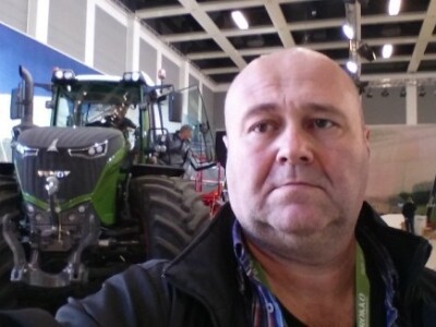 Selfie fotografija uz Fendt