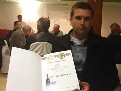 PZ Kaštela Coop, Jurica Škrapić uprviitelj