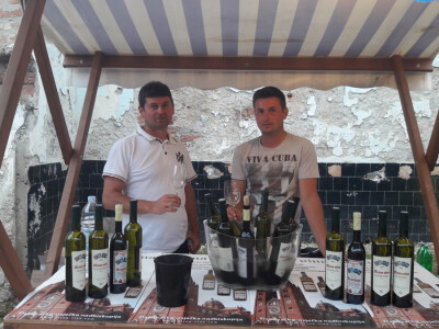 Večer vina i umjetnosti