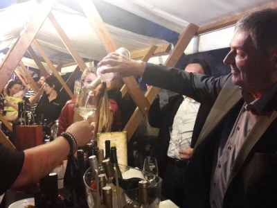 Večer vina i umjetnosti