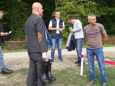 Čizme su u rukama, a minstar spreman za ulazak u polje Čizme su u rukama, a minstar spreman za ulazak u polje