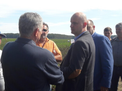 Ministar Tolušić u razgovoru s poljoprivrednim proizvođačima Ministar Tolušić u razgovoru s poljoprivrednim proizvođačima