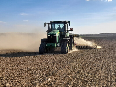 John Deere 8RX 410 traktor mjeseca