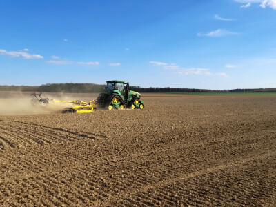 John Deere 8RX 410 traktor mjeseca