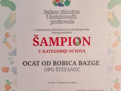 Ocat od bazginih bobica Ocat od bazginih bobica