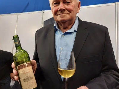 WineOS 2023.
