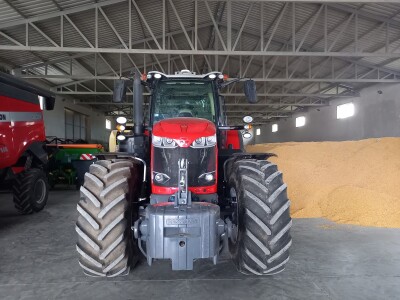Massey Ferguson traktor i kombajn / Mošorin