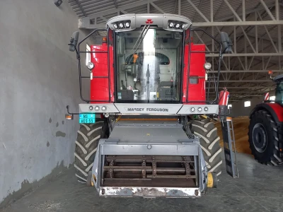 Massey Ferguson traktor i kombajn / Mošorin