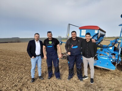 Sjetva boba na OPG-u Plazibat