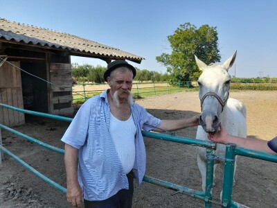 Konjički klub u Ernestinovu